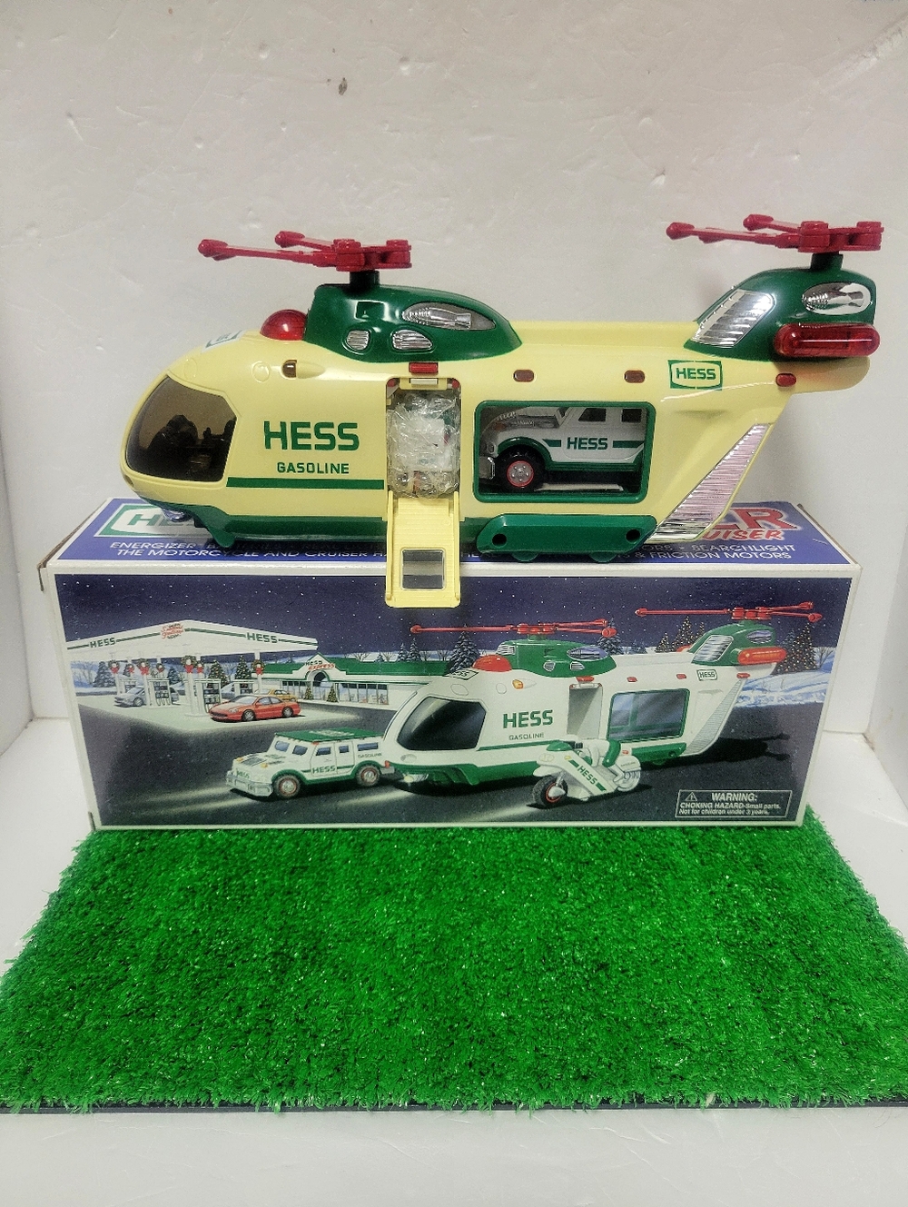 2001 Hess Truck Helicopter Motorcycle and Cruiser Gas Oil Rotary Wing Aircraft - Picture 2 of 5